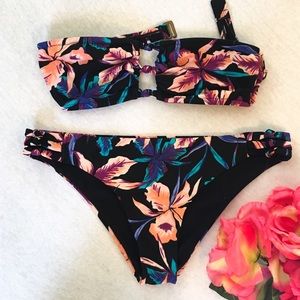 Roxy Floral 2-pc bathing suit!!